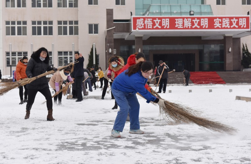 天水師范學院學校多措并舉應(yīng)對大雪冰凍天氣