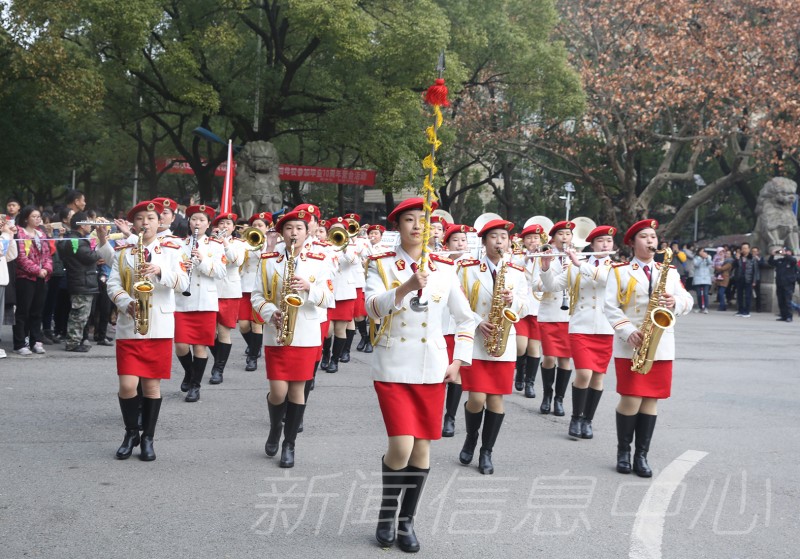 江西師范大學(xué)舉行2018年元旦升旗儀式